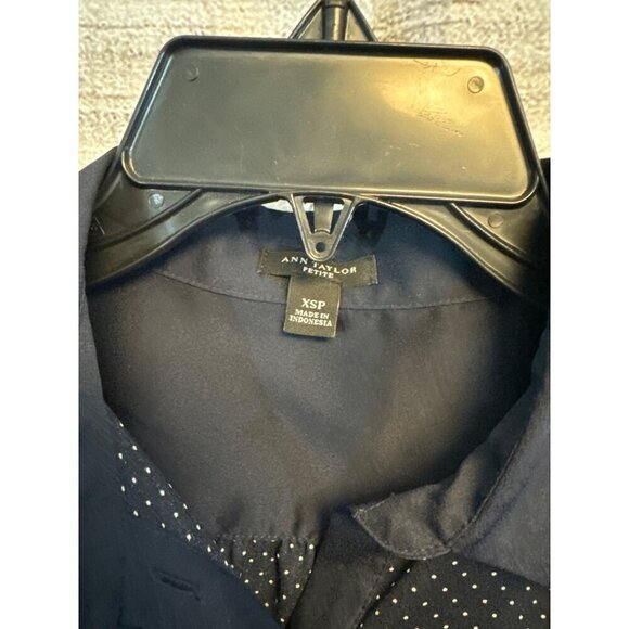 Ann Taylor Navy Polka Dot Short Sleeve Blouse XSP - Picture 2 of 3